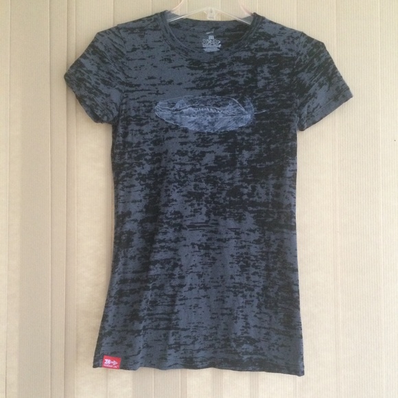 T-Shirt - Picture 1 of 2